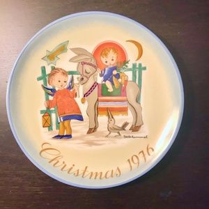 1976 Christmas Hummel Plate